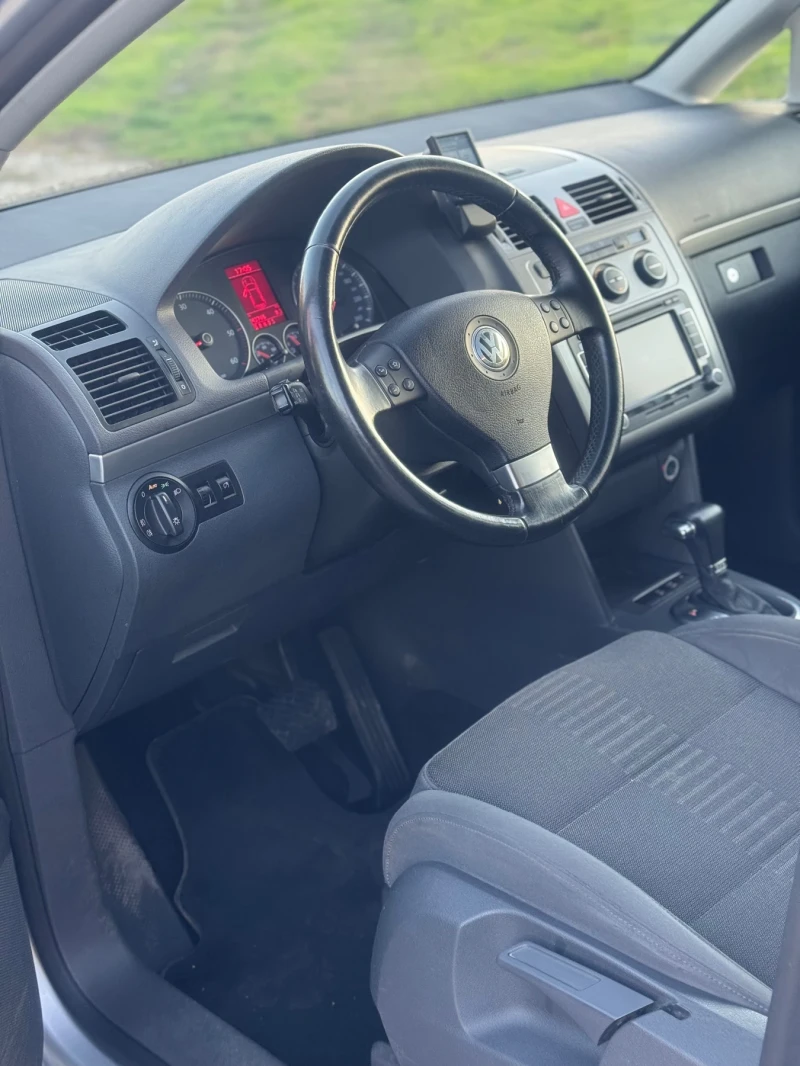 VW Touran 1.9 Automaat, снимка 10 - Автомобили и джипове - 52534443