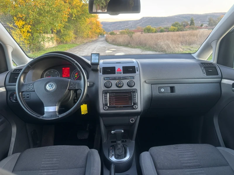 VW Touran 1.9 Automaat, снимка 9 - Автомобили и джипове - 52534443