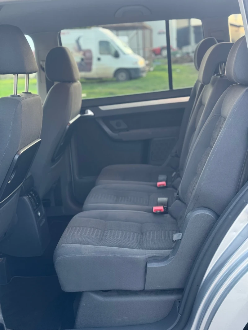 VW Touran 1.9 Automaat, снимка 12 - Автомобили и джипове - 52534443