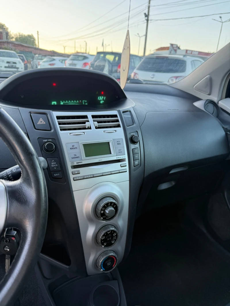 Toyota Yaris 1.3; LPG, снимка 9 - Автомобили и джипове - 52306038