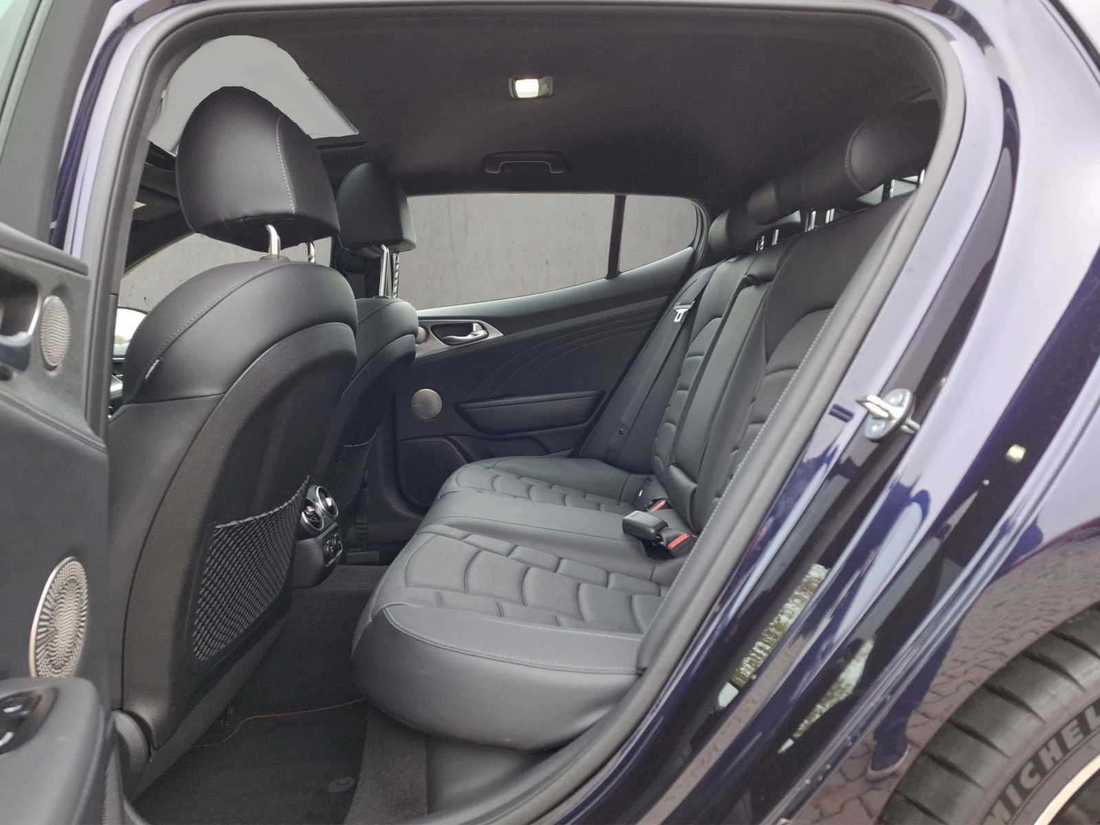 Kia Stinger 3.3T/366HP/4X4/GT/CAM/LED/NAVI/KLESS/782b | Mobile.bg   13