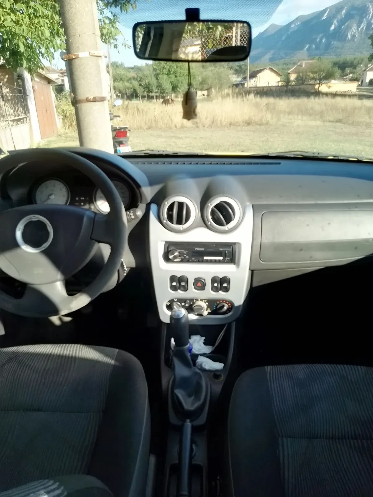 Dacia Sandero  - изображение 9