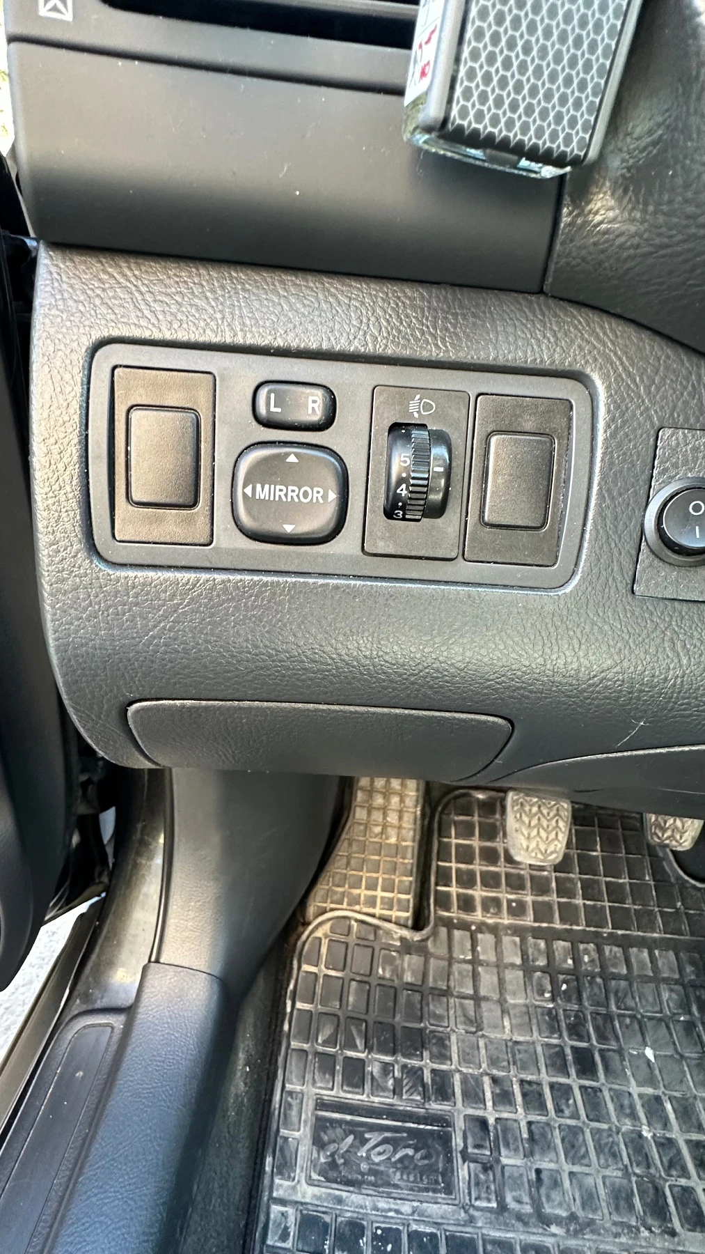 Toyota Avensis 2.2 D4D, снимка 8 - Автомобили и джипове - 53757070