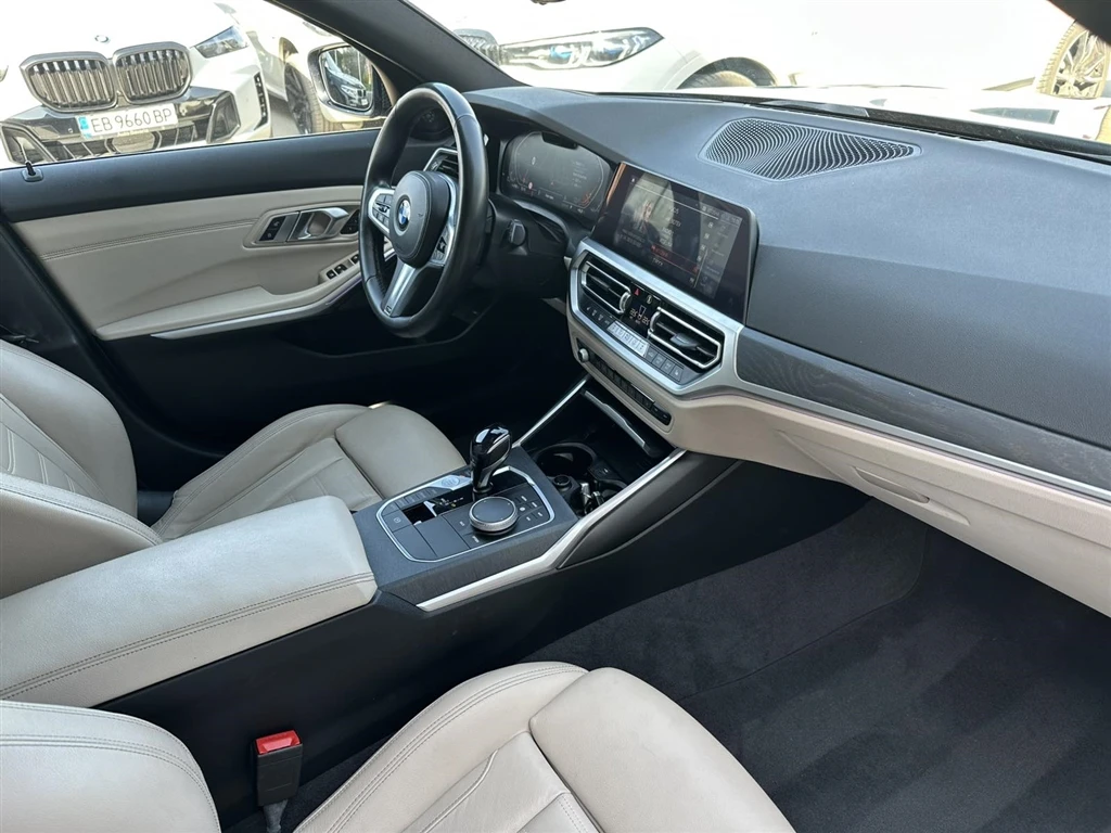 BMW 320 xDrive, снимка 8 - Автомобили и джипове - 53906044