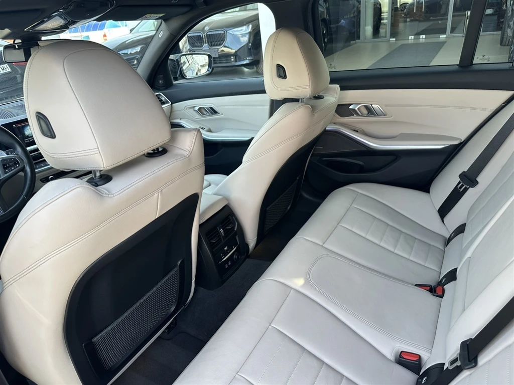 BMW 320 xDrive, снимка 9 - Автомобили и джипове - 53906044
