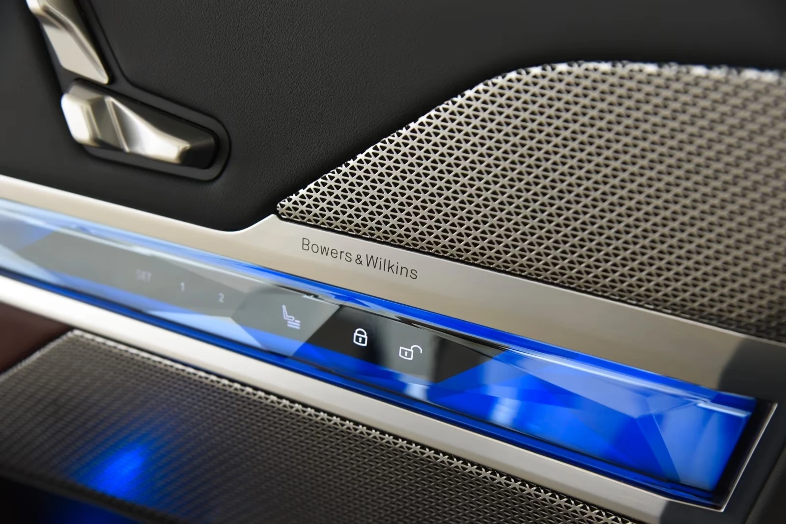 BMW i7 XDRIVE60 M-SPORT PAKET B&W HEAD-UP PANORAMA , снимка 13 - Автомобили и джипове - 53933242