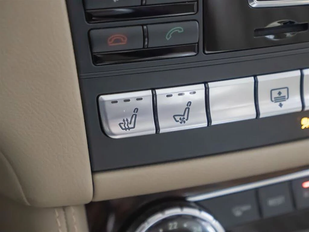 Mercedes-Benz CLS 550 4MATIC* AвтоКредит * (ЦЕНА ДО БГ), снимка 8 - Автомобили и джипове - 54021335