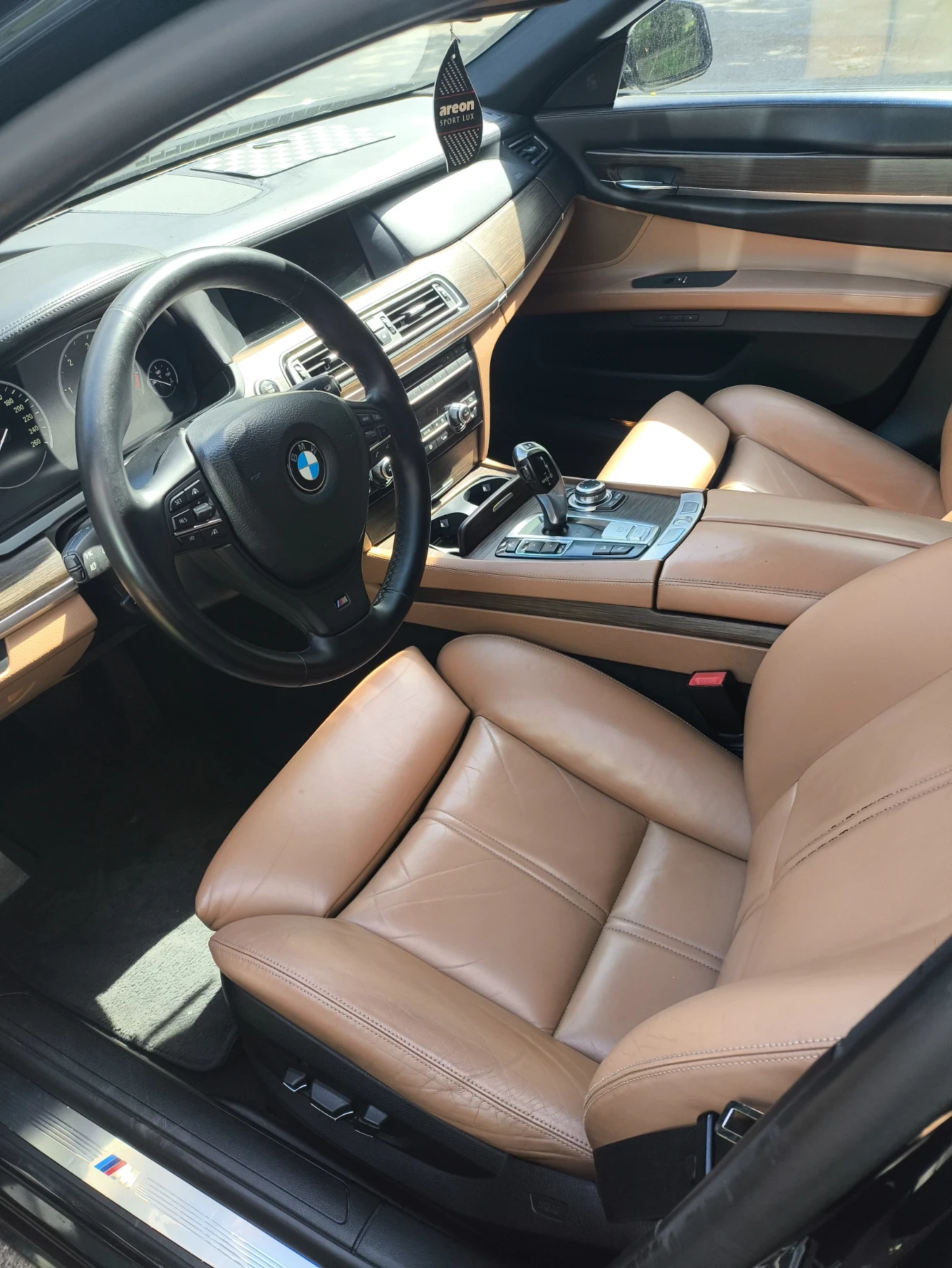 BMW 740 Напа кожа M пакет, снимка 9 - Автомобили и джипове - 54157228