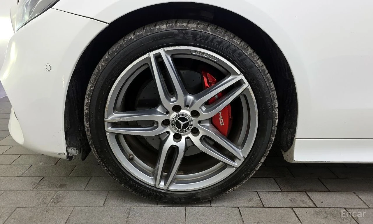 Mercedes-Benz E 220 d Coupe* AMG PACK* HEAD-UP* DIGITAL* KEYLESS* , снимка 5 - Автомобили и джипове - 54623331