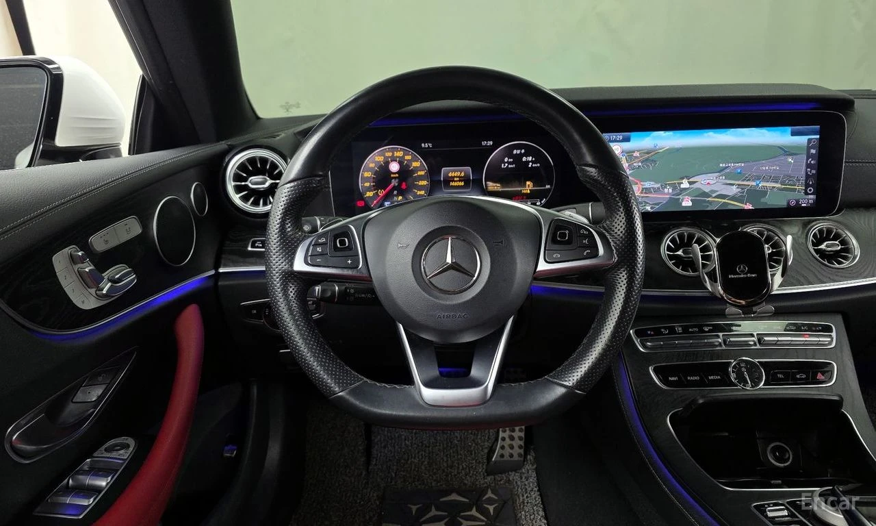 Mercedes-Benz E 220 d Coupe* AMG PACK* HEAD-UP* DIGITAL* KEYLESS* , снимка 10 - Автомобили и джипове - 54623331