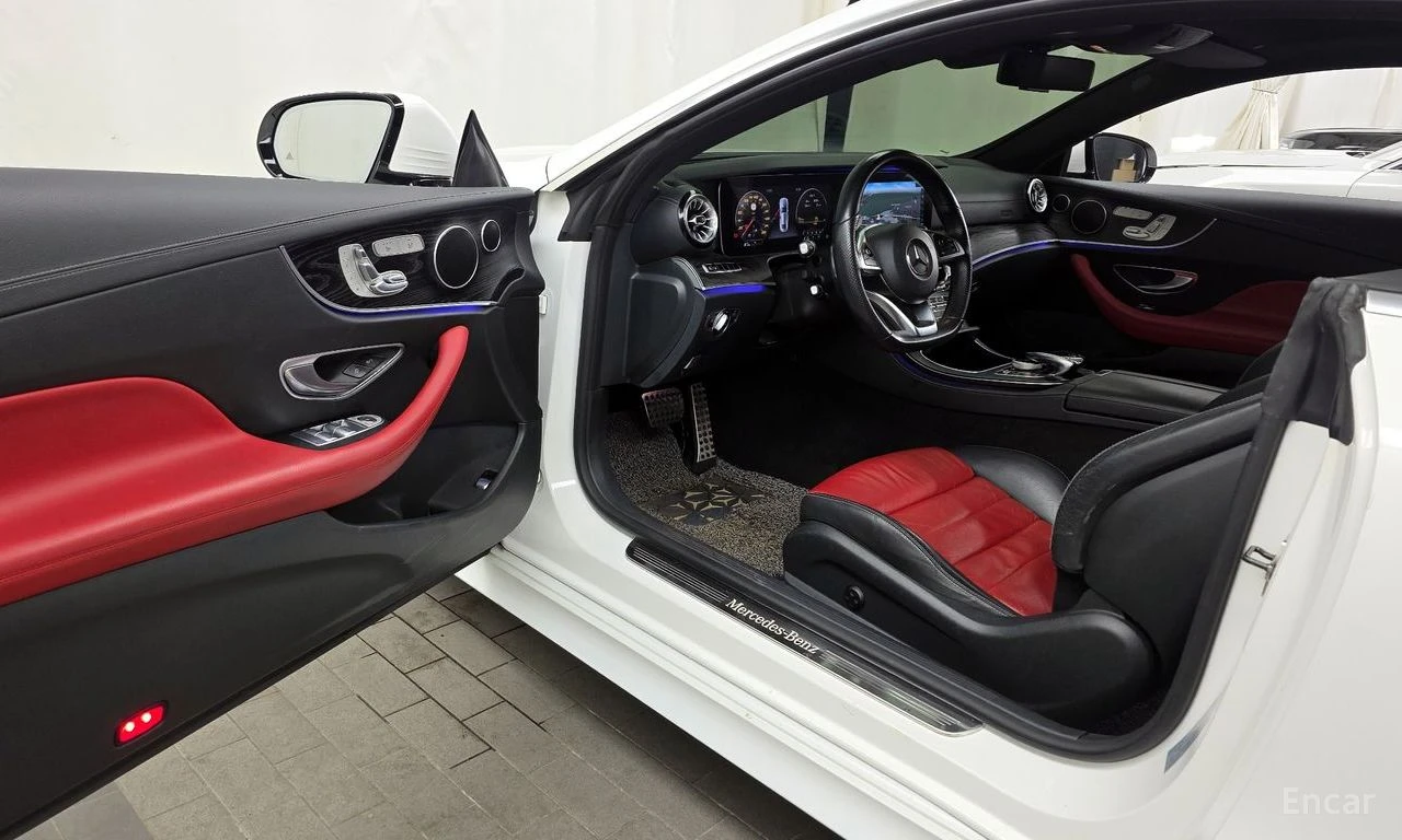Mercedes-Benz E 220 d Coupe* AMG PACK* HEAD-UP* DIGITAL* KEYLESS* , снимка 6 - Автомобили и джипове - 54623331
