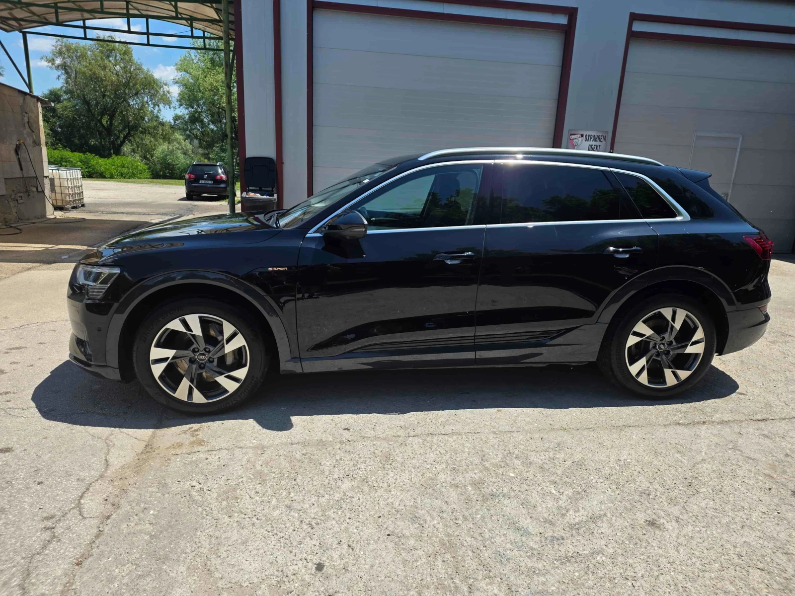Audi E-Tron Audi e-tron 55 Q ADVANCED MTRX/ACC/HuD/PANO/360/NA, снимка 2 - Автомобили и джипове - 55056409