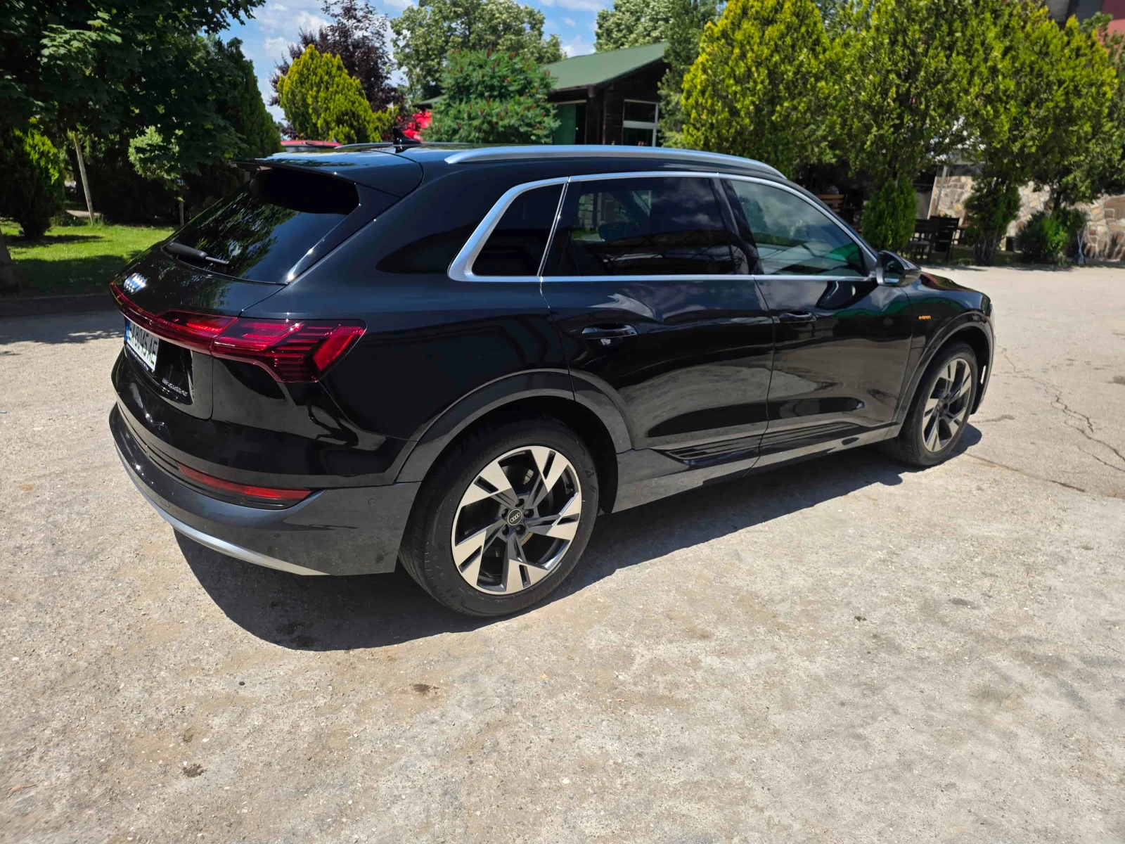 Audi E-Tron Audi e-tron 55 Q ADVANCED MTRX/ACC/HuD/PANO/360/NA, снимка 5 - Автомобили и джипове - 55056409