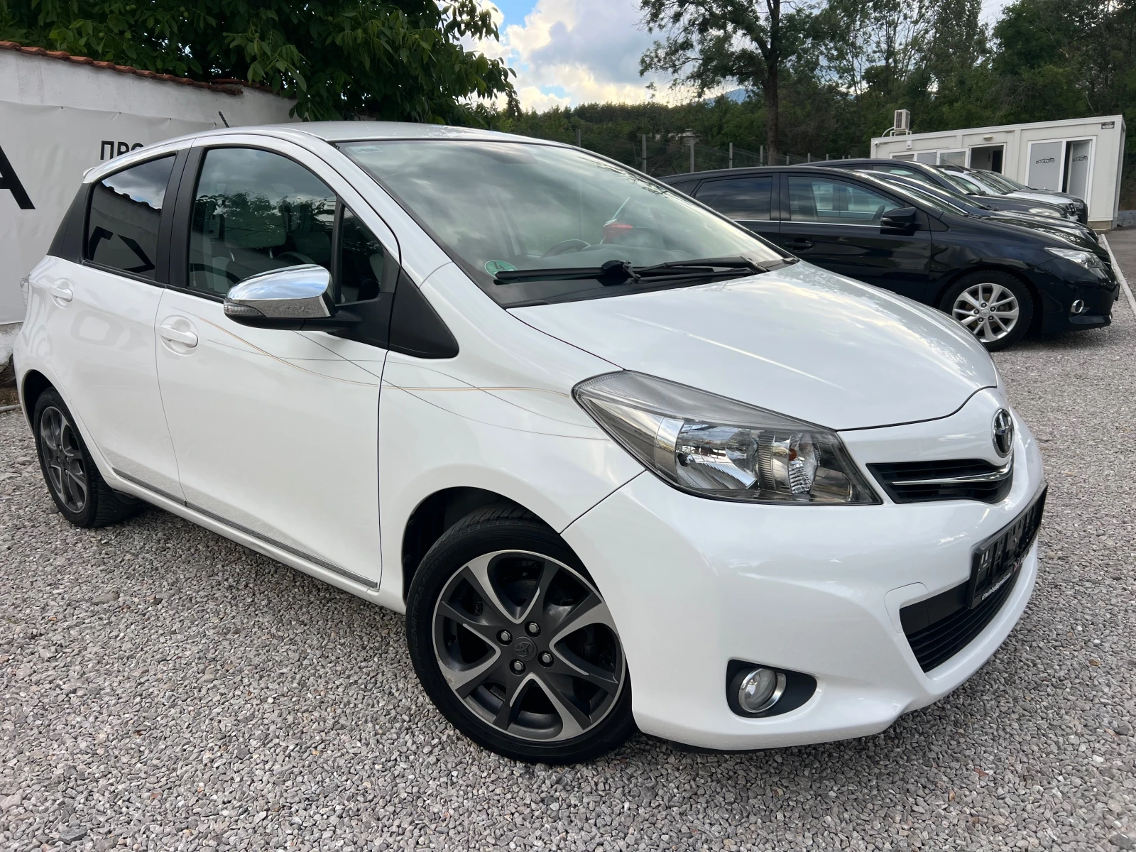Toyota Yaris 1.3 Black-White Edition 