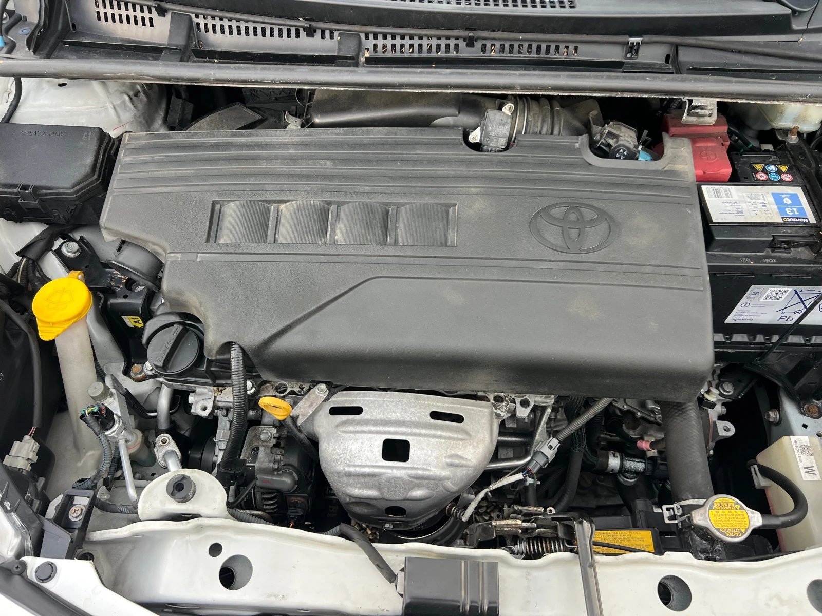 Toyota Yaris 1.3 Black-White Edition , снимка 17 - Автомобили и джипове - 55267880