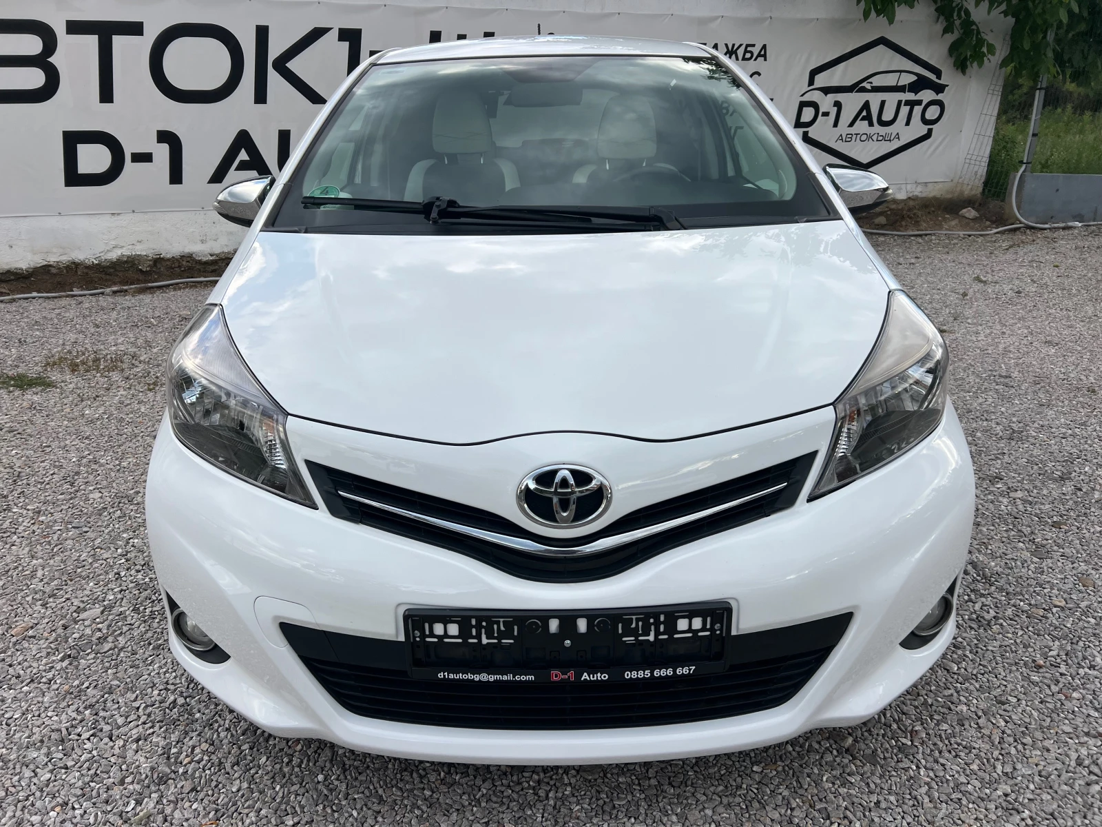 Toyota Yaris 1.3 Black-White Edition , снимка 2 - Автомобили и джипове - 55267880