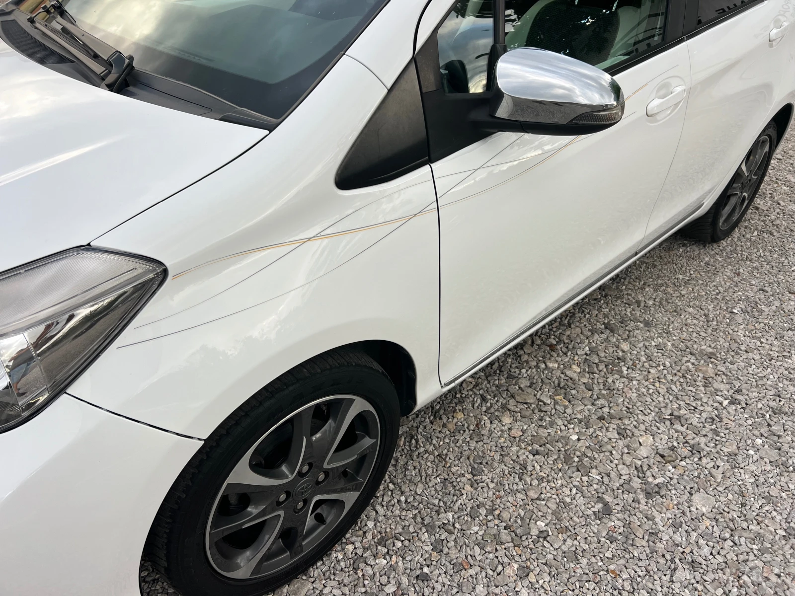 Toyota Yaris 1.3 Black-White Edition , снимка 16 - Автомобили и джипове - 55267880