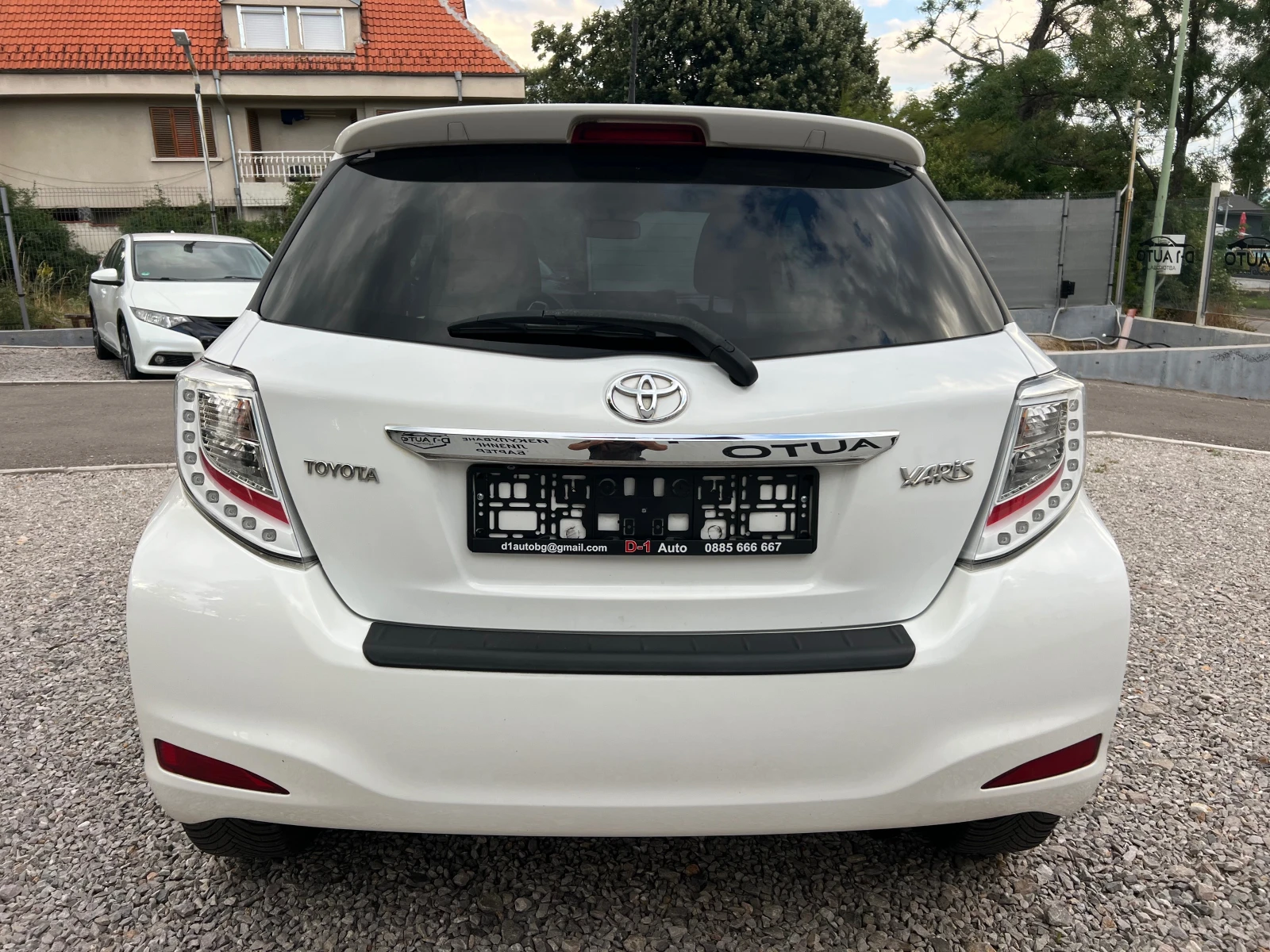 Toyota Yaris 1.3 Black-White Edition , снимка 5 - Автомобили и джипове - 55267880