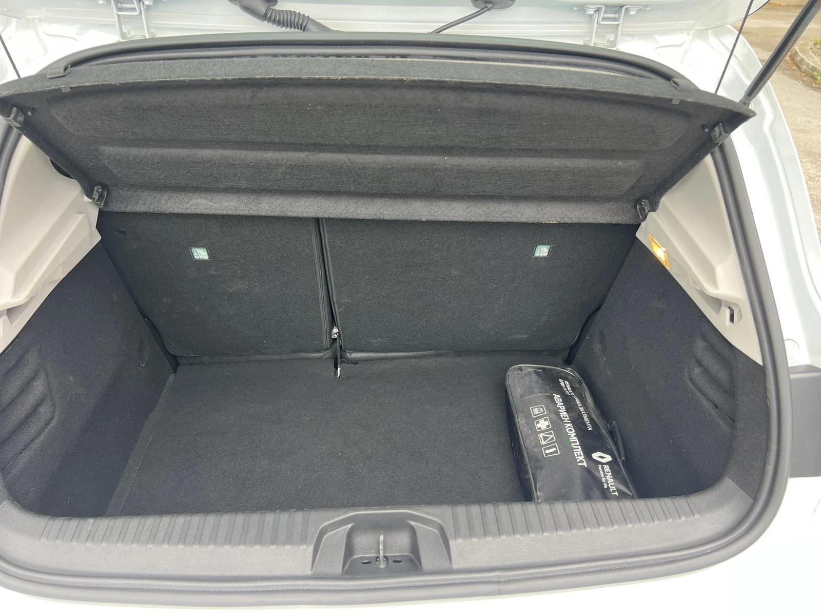 Renault Clio V 1.0 TCe / 90 к.с., снимка 16 - Автомобили и джипове - 55408330