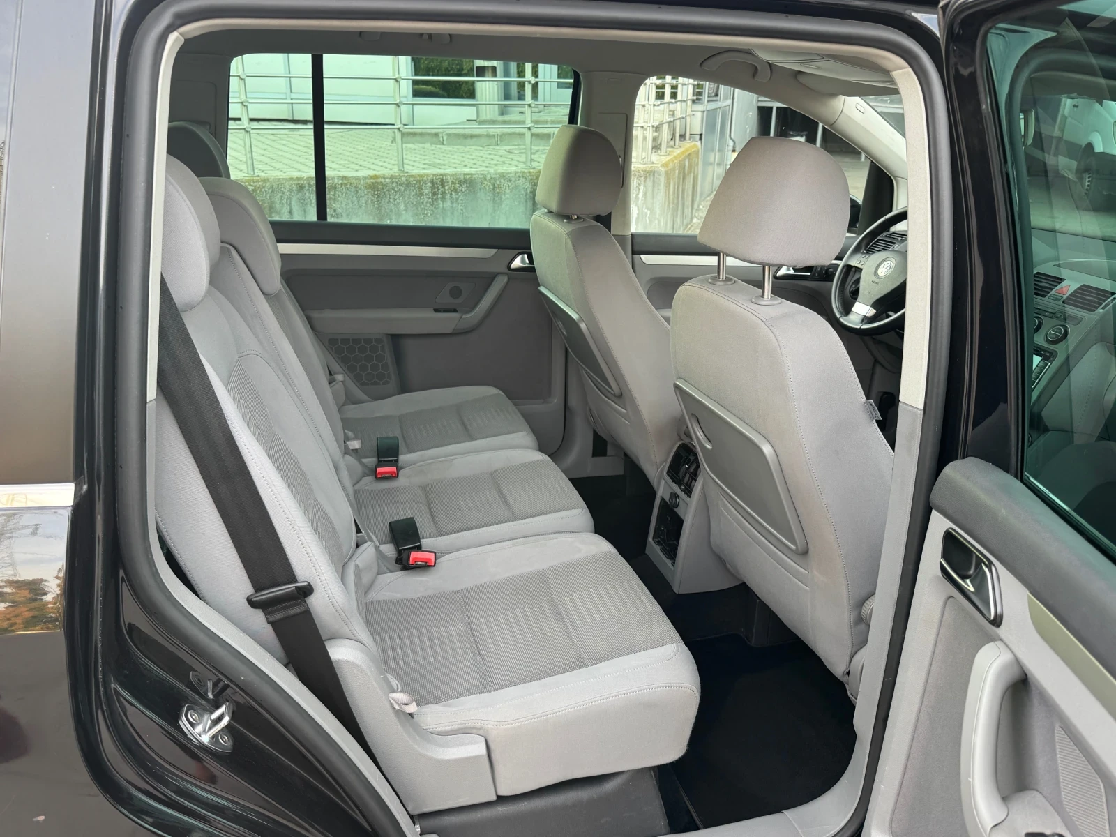 VW Touran, снимка 11 - Автомобили и джипове - 56407220