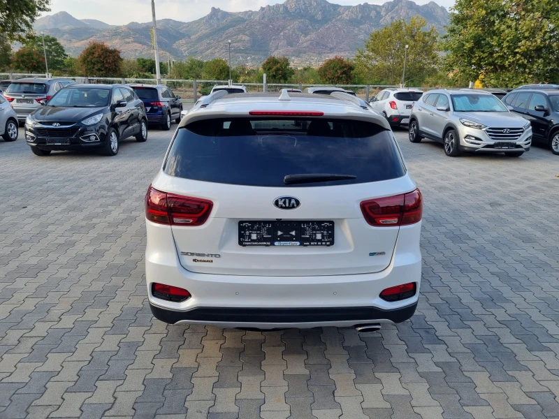 Kia Sorento 2.2CRDi-200ps 4x4 * 7 МЕСТА* ВСИЧКИ ЕКСТРИ, снимка 5 - Автомобили и джипове - 51407959