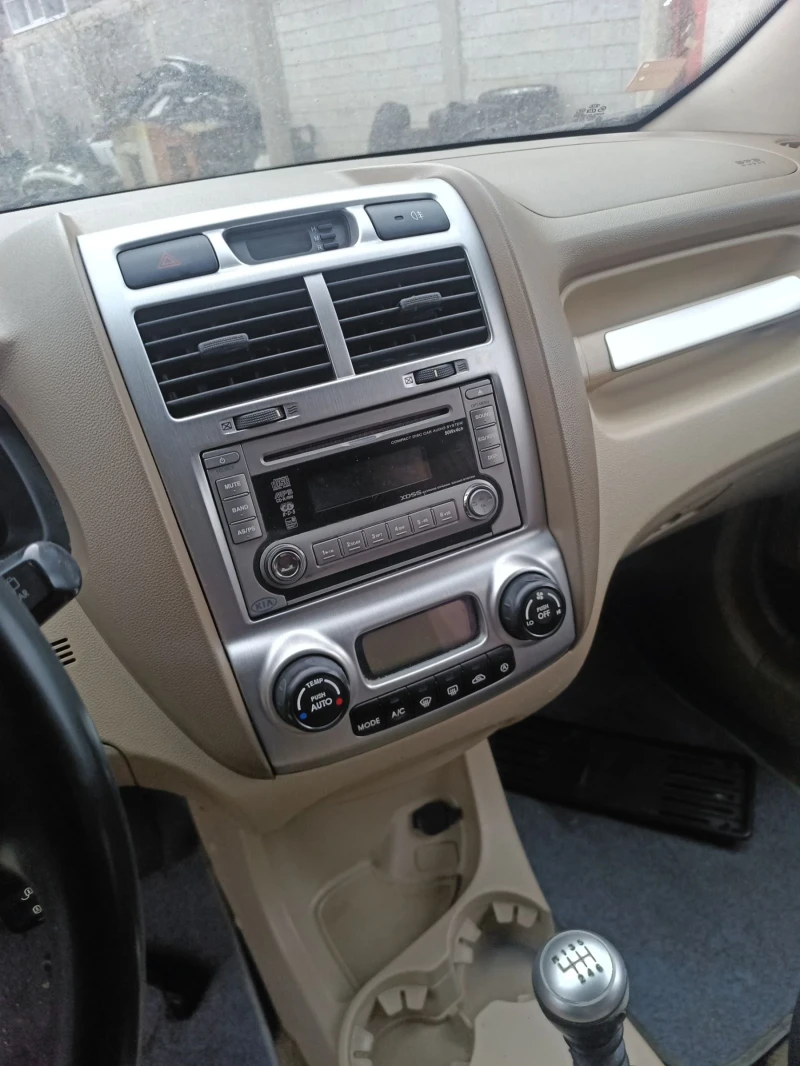 Kia Sportage 2.0 Д, снимка 5 - Автомобили и джипове - 52996819