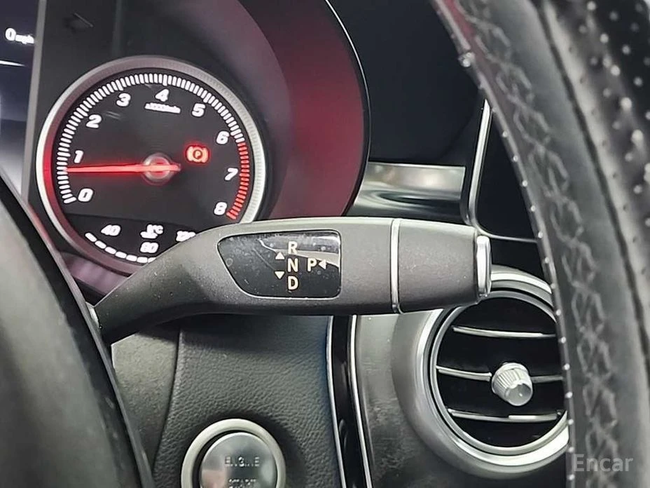 Mercedes-Benz GLC 300  - изображение 8