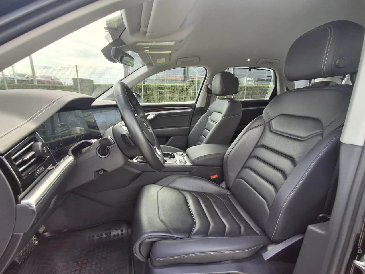 VW Touareg 3.0 V6 TSI 4MOTION Tiptronic, снимка 11 - Автомобили и джипове - 54759222