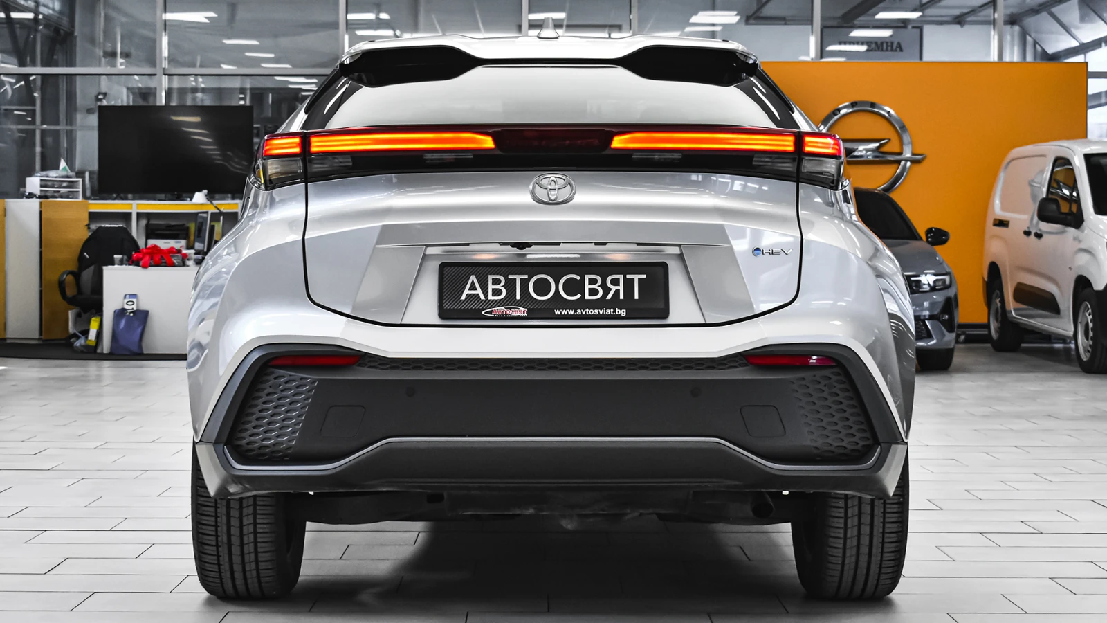 Toyota C-HR CLUB 2.0 Hybrid 4x4 Automatic, снимка 3 - Автомобили и джипове - 55835455