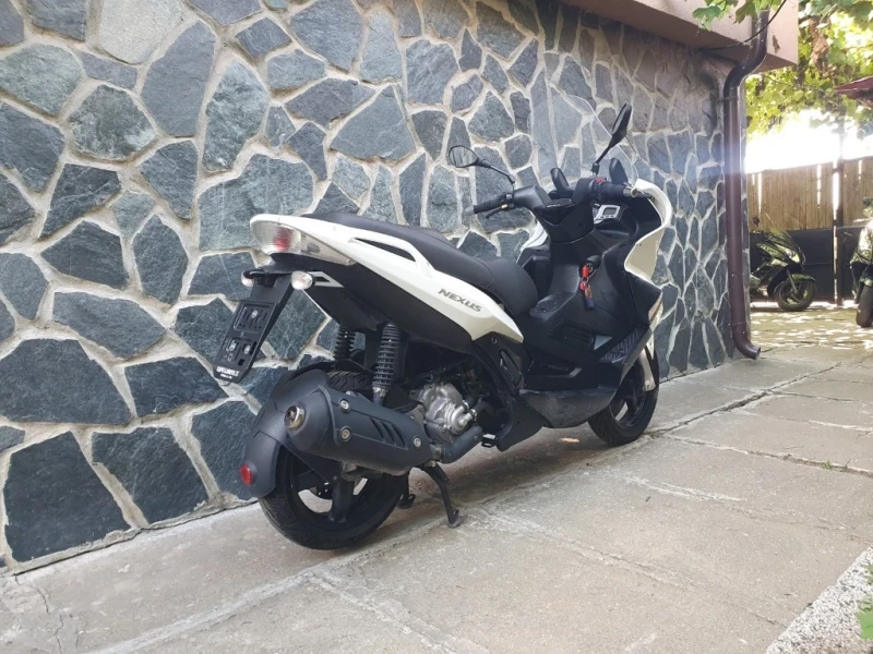 Aprilia Sr 300i MAX 2011г, снимка 4 - Мотоциклети и мототехника - 49704862