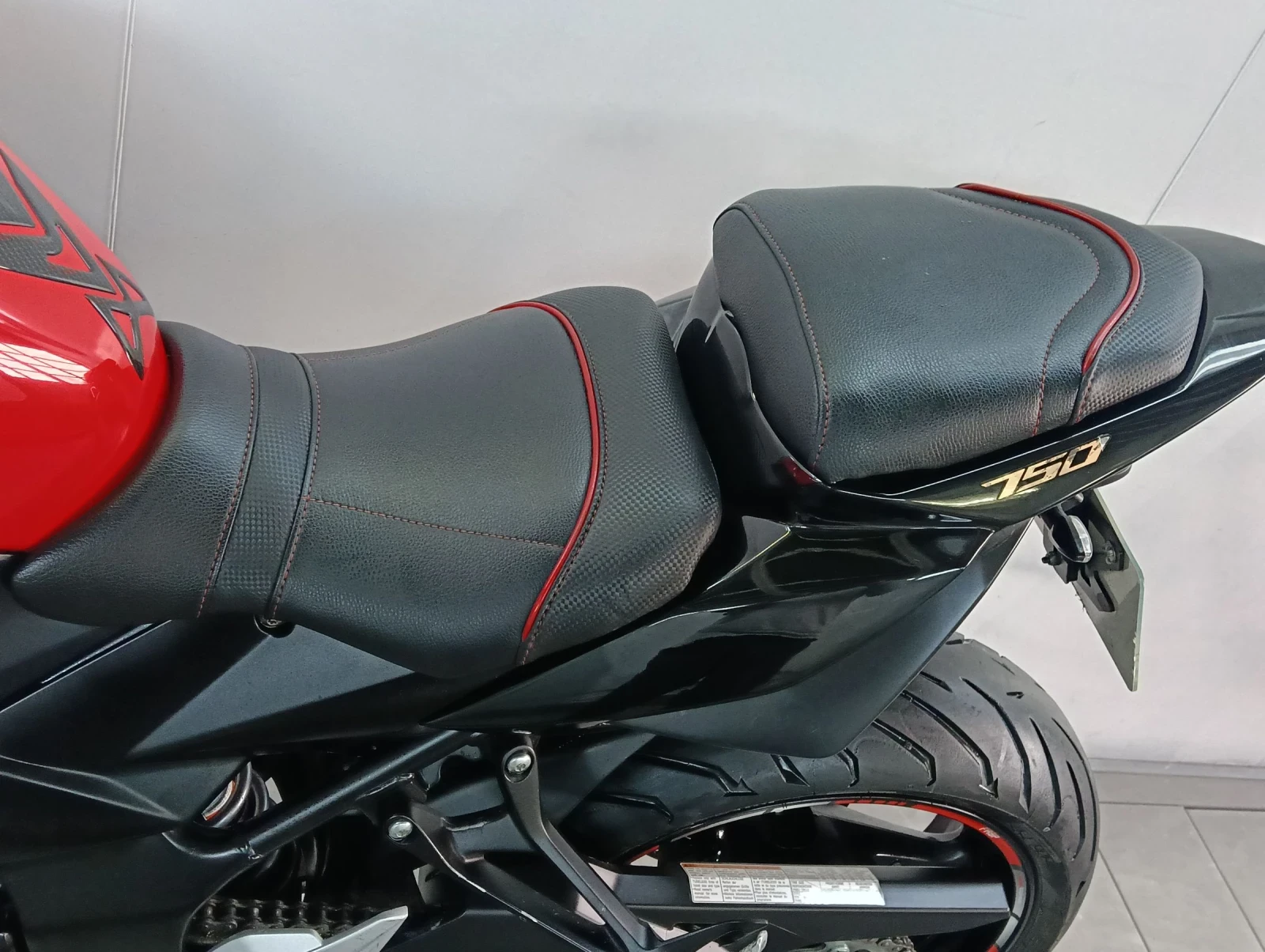 Suzuki Gsr 750 - изображение 10