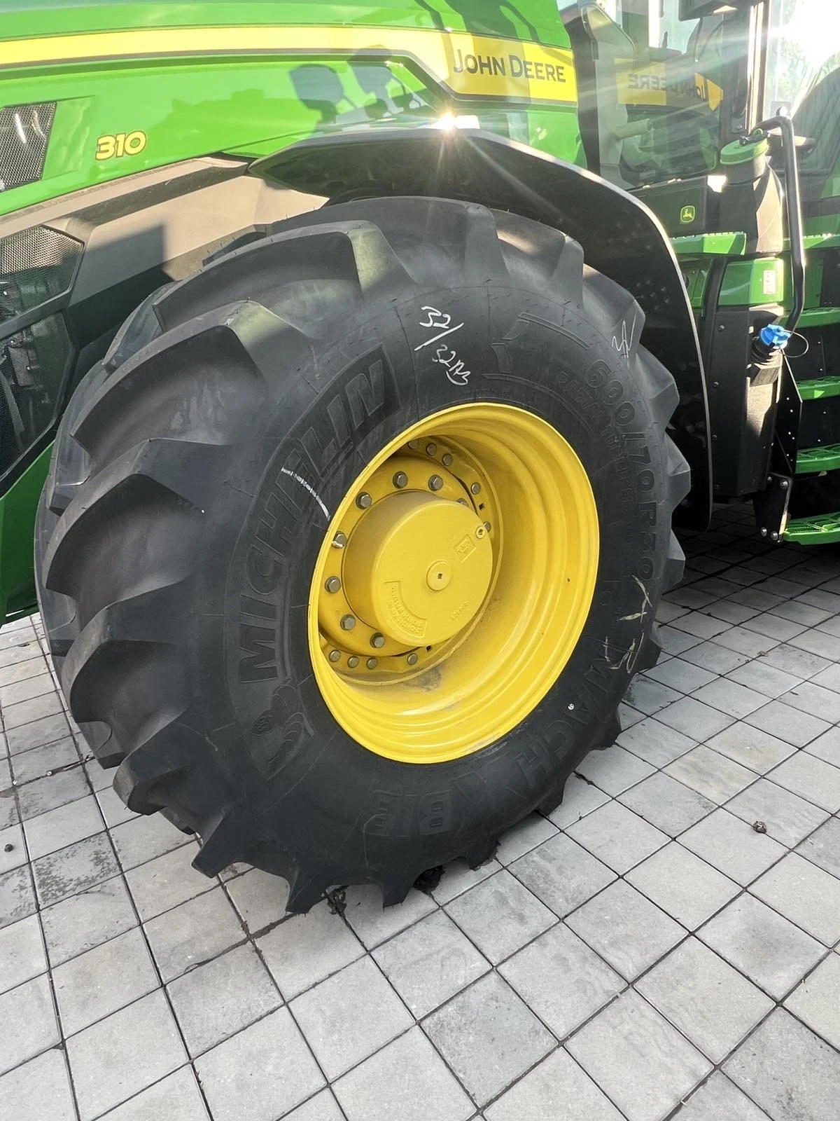 Трактор John Deere 8R310 - изображение 4