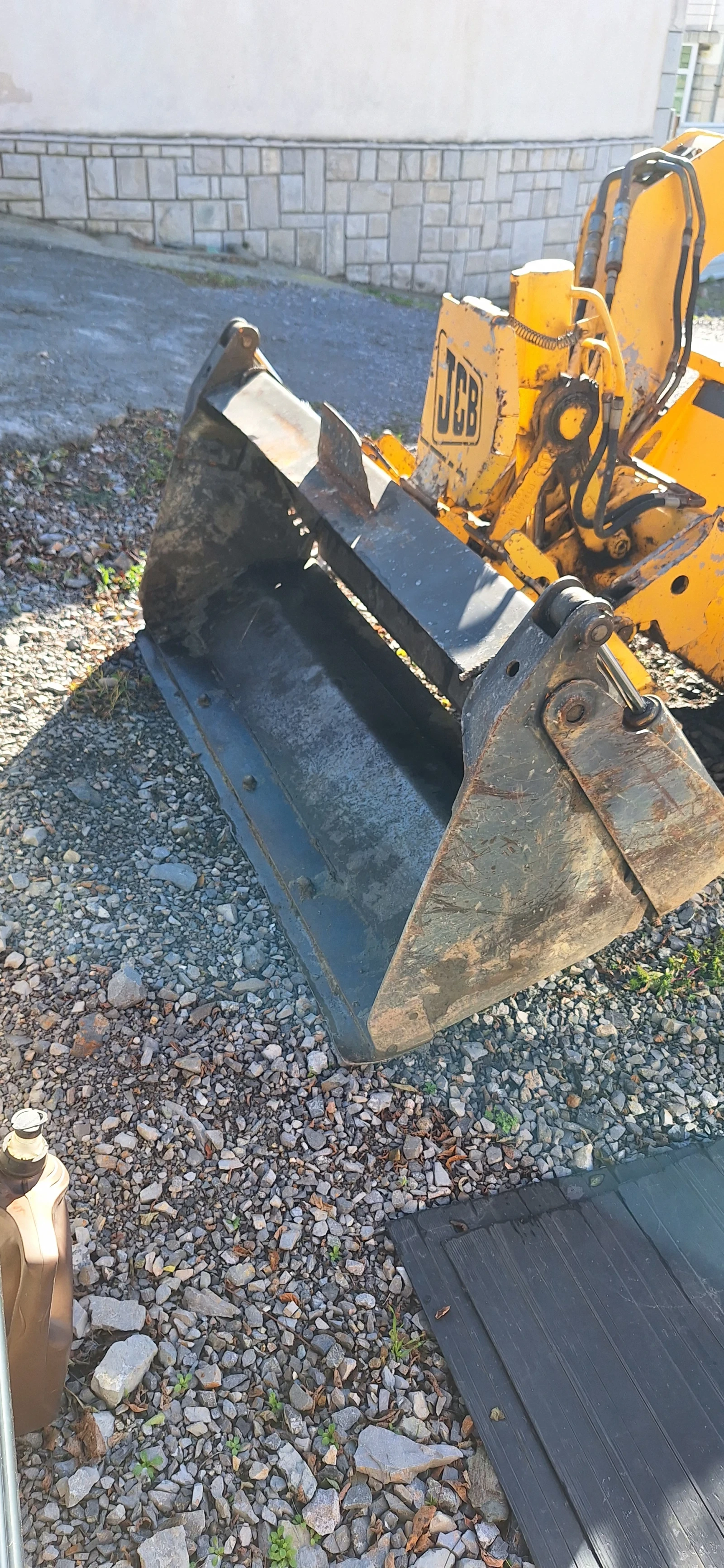 Мини челни товарачи JCB  - изображение 3