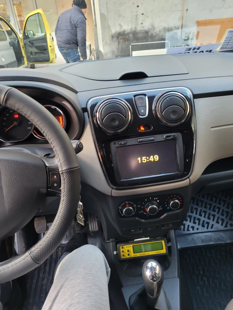 Dacia Lodgy, снимка 12 - Автомобили и джипове - 48561793