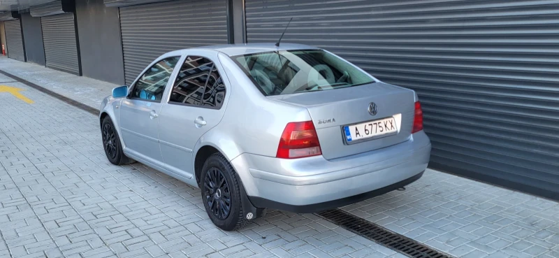 VW Bora 1.6, снимка 6 - Автомобили и джипове - 49577365