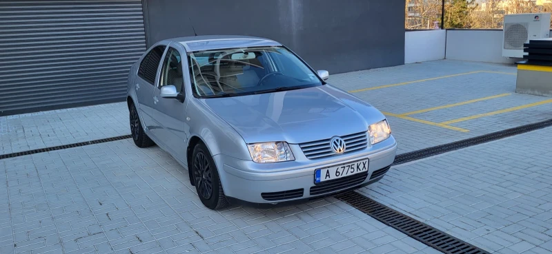 VW Bora 1.6, снимка 8 - Автомобили и джипове - 49577365