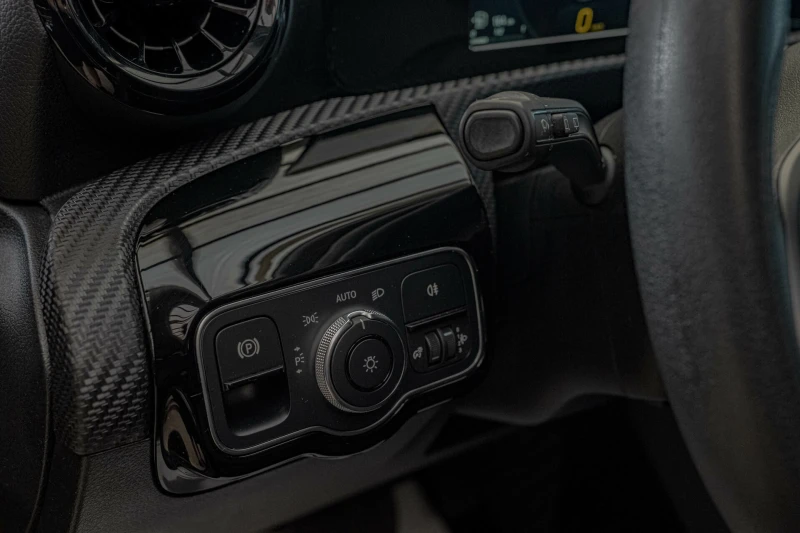 Mercedes-Benz A 180 VirtualПодгрев/Lane Assist/Sport, снимка 8 - Автомобили и джипове - 51001438