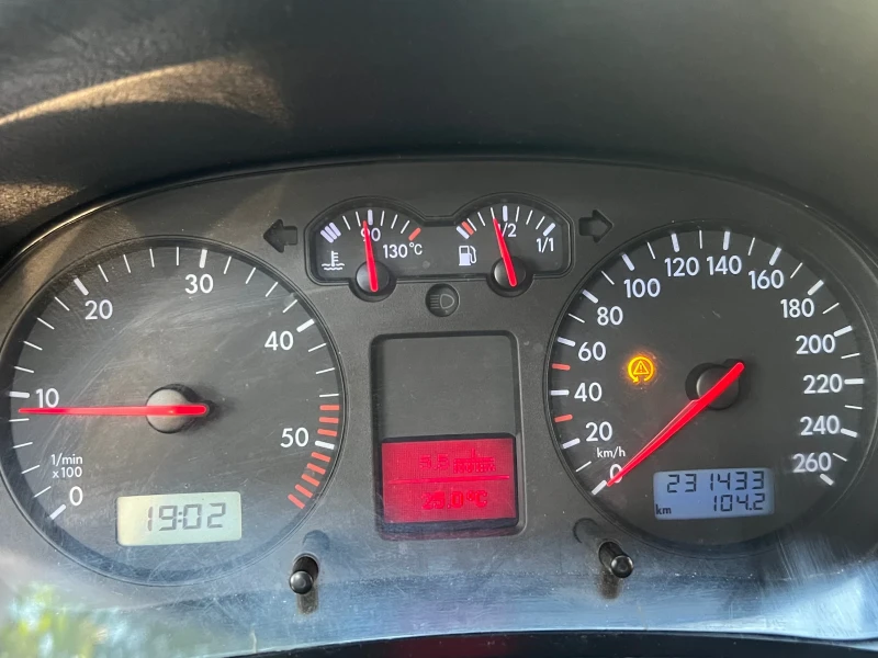 VW Golf 1.9tdi 150 ARL, снимка 8 - Автомобили и джипове - 51955199