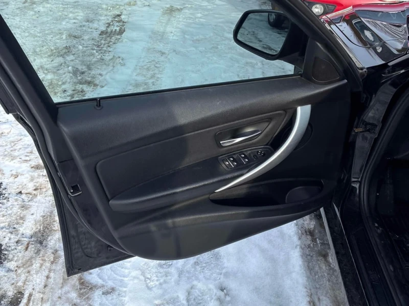 BMW 320 * 320i xDrive * CARFAX * ЦЕНА ДО БГ, снимка 9 - Автомобили и джипове - 52859831