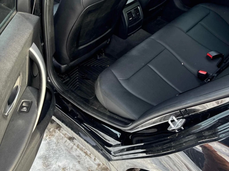 BMW 320 * 320i xDrive * CARFAX * ЦЕНА ДО БГ, снимка 11 - Автомобили и джипове - 52859831