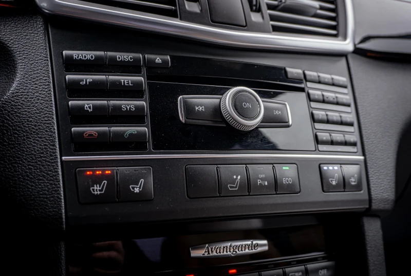 Mercedes-Benz E 250 CDI-РЕГИСТРИРАН-ПЕРФЕКТЕН-ОБСЛУЖЕН, снимка 10 - Автомобили и джипове - 53247657