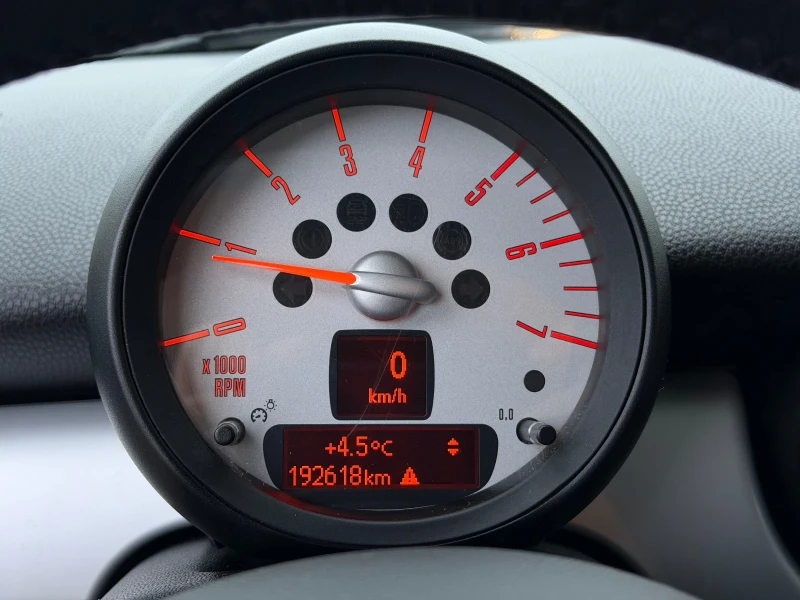 Mini Clubman 1.6D 112к.с * Климатроник* , снимка 17 - Автомобили и джипове - 53270474