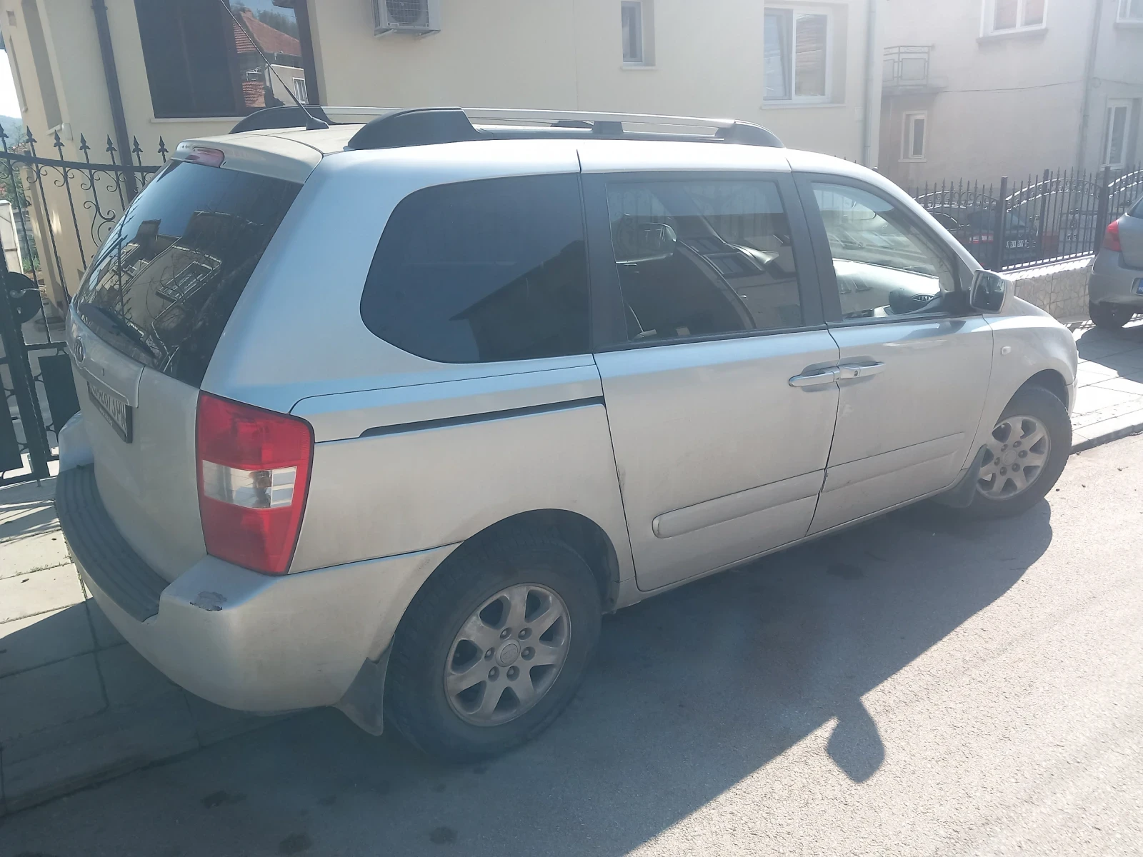 Kia Carnival 2, 9d - изображение 3