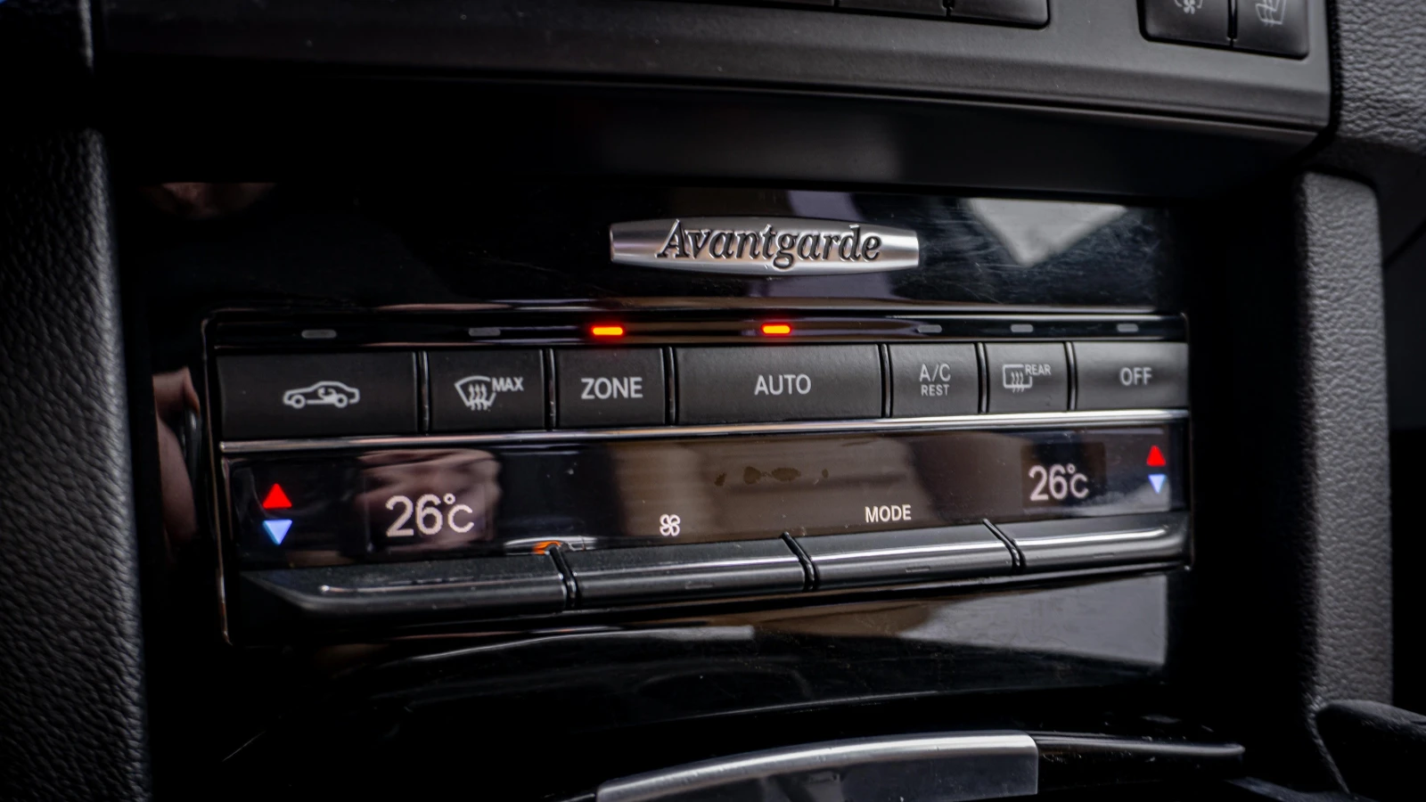 Mercedes-Benz E 220 CDI-РЕГИСТРИРАН-ПЕРФЕКТЕН-ОБСЛУЖЕН, снимка 11 - Автомобили и джипове - 53970405