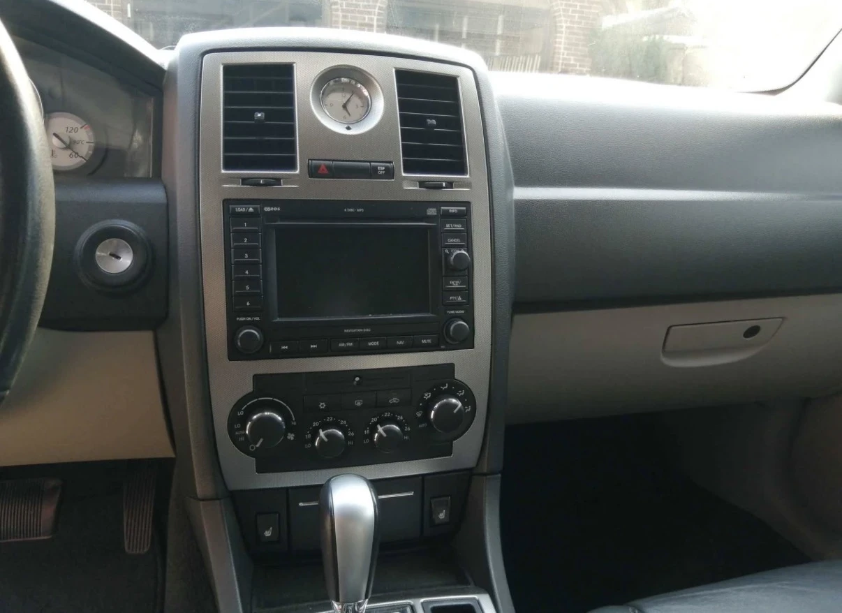 Chrysler 300c SRT8 * 77500KM * БЕЗ ИНЦИДЕНТ * ПОДГРЕВИ * НАВИ * , снимка 10 - Автомобили и джипове - 54079996