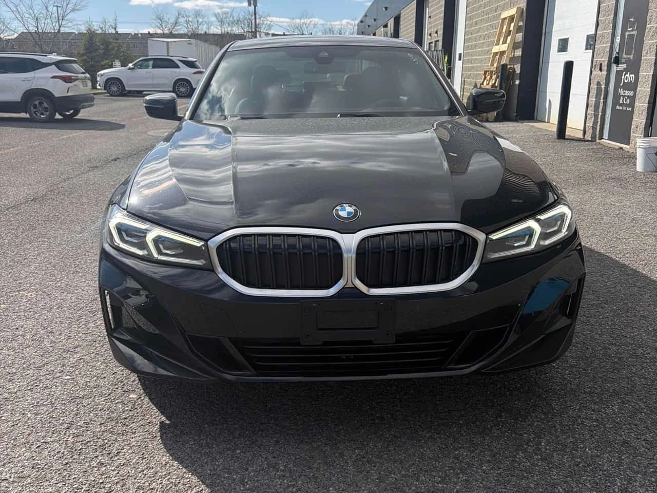 BMW 330 i xDrive| PANO| HUD| 360| CARFAX| , снимка 2 - Автомобили и джипове - 54387663