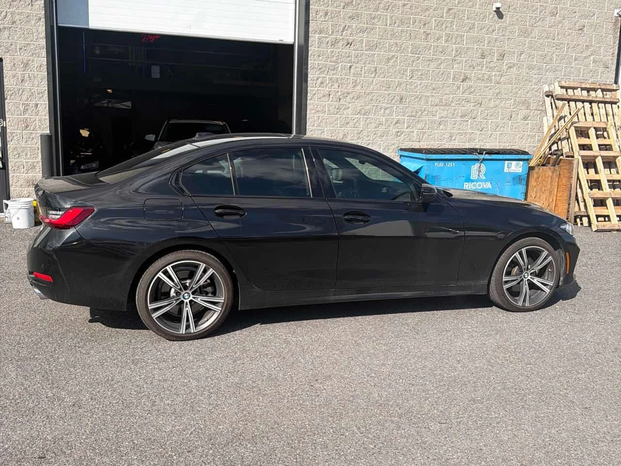 BMW 330 i xDrive| PANO| HUD| 360| CARFAX| , снимка 4 - Автомобили и джипове - 54387663