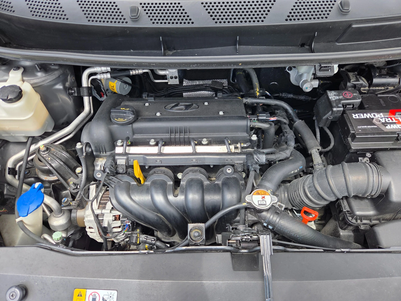 Hyundai Ix20 1.6i 125 k.c VERTEX Швейцария    , снимка 15 - Автомобили и джипове - 54595947