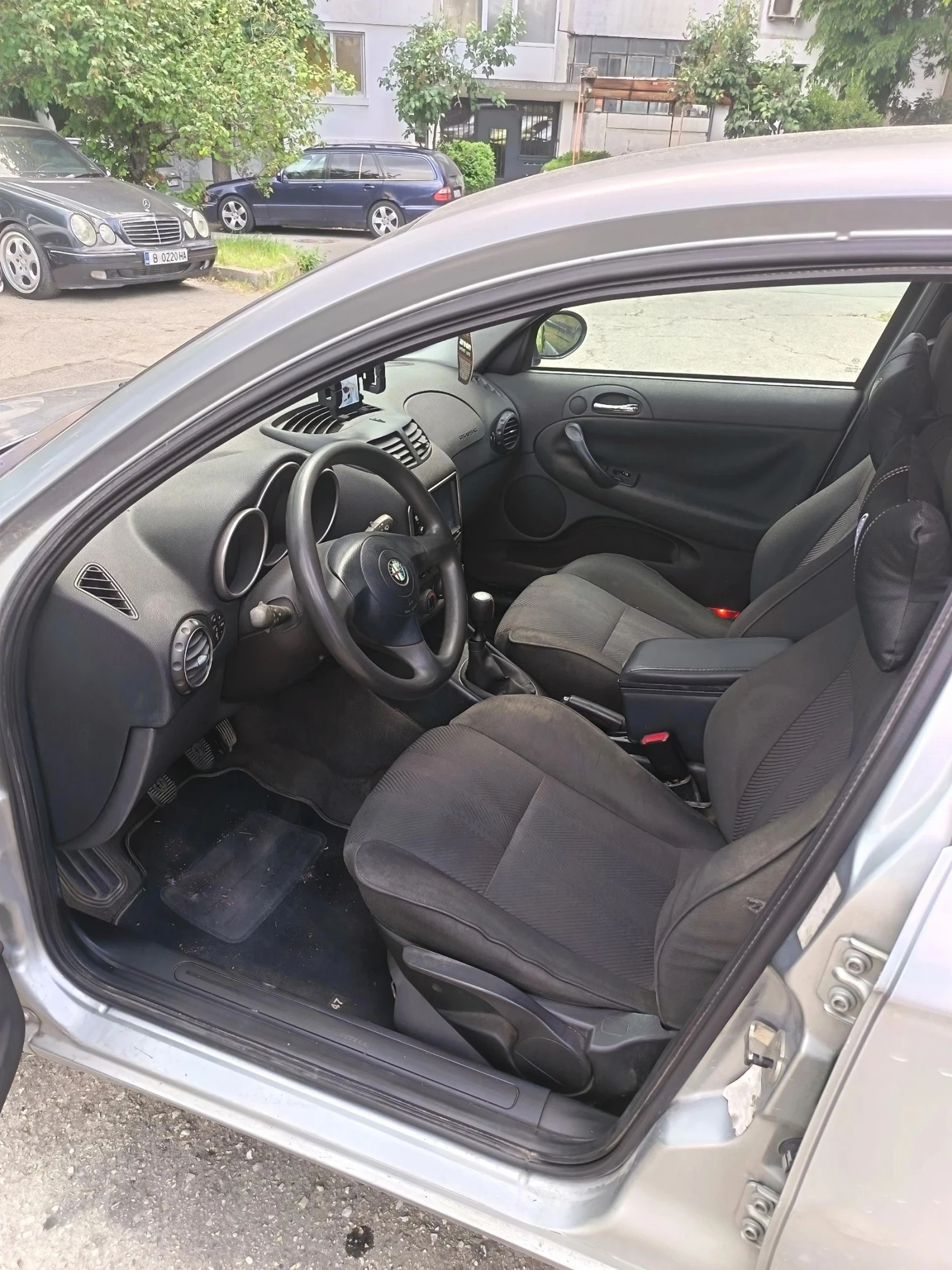 Alfa Romeo 147 1.9 JTD, снимка 6 - Автомобили и джипове - 54734119