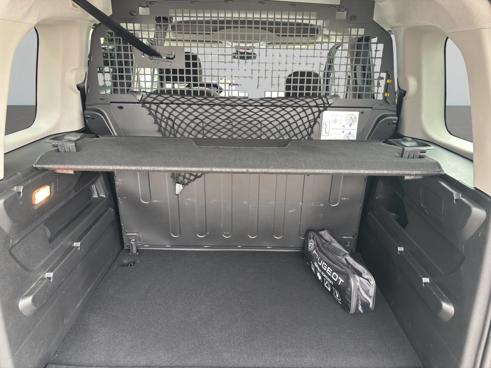 Peugeot Rifter Standard ALLURE 1.5 BlueHDI 130 BVM6 S&S E6.4 N1, снимка 13 - Автомобили и джипове - 54999953